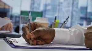 Démission d’un CDD : comment récupérer ses droits au chômage malgré la rupture anticipée ?