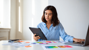 Illustration de Passer de Graphiste salarié à freelance : Comment réussir ?