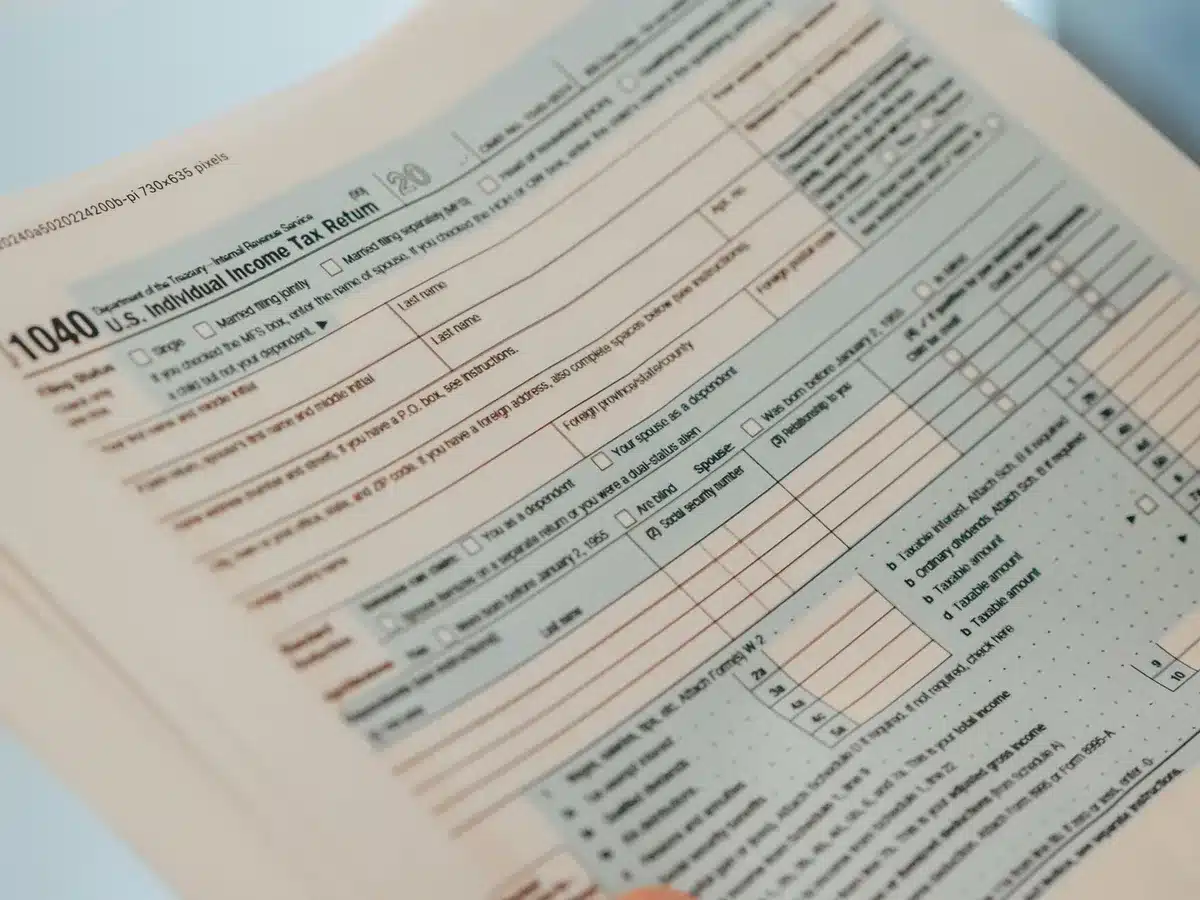 Document de déclaration fiscale avec informations sur le revenu et la composition du foyer