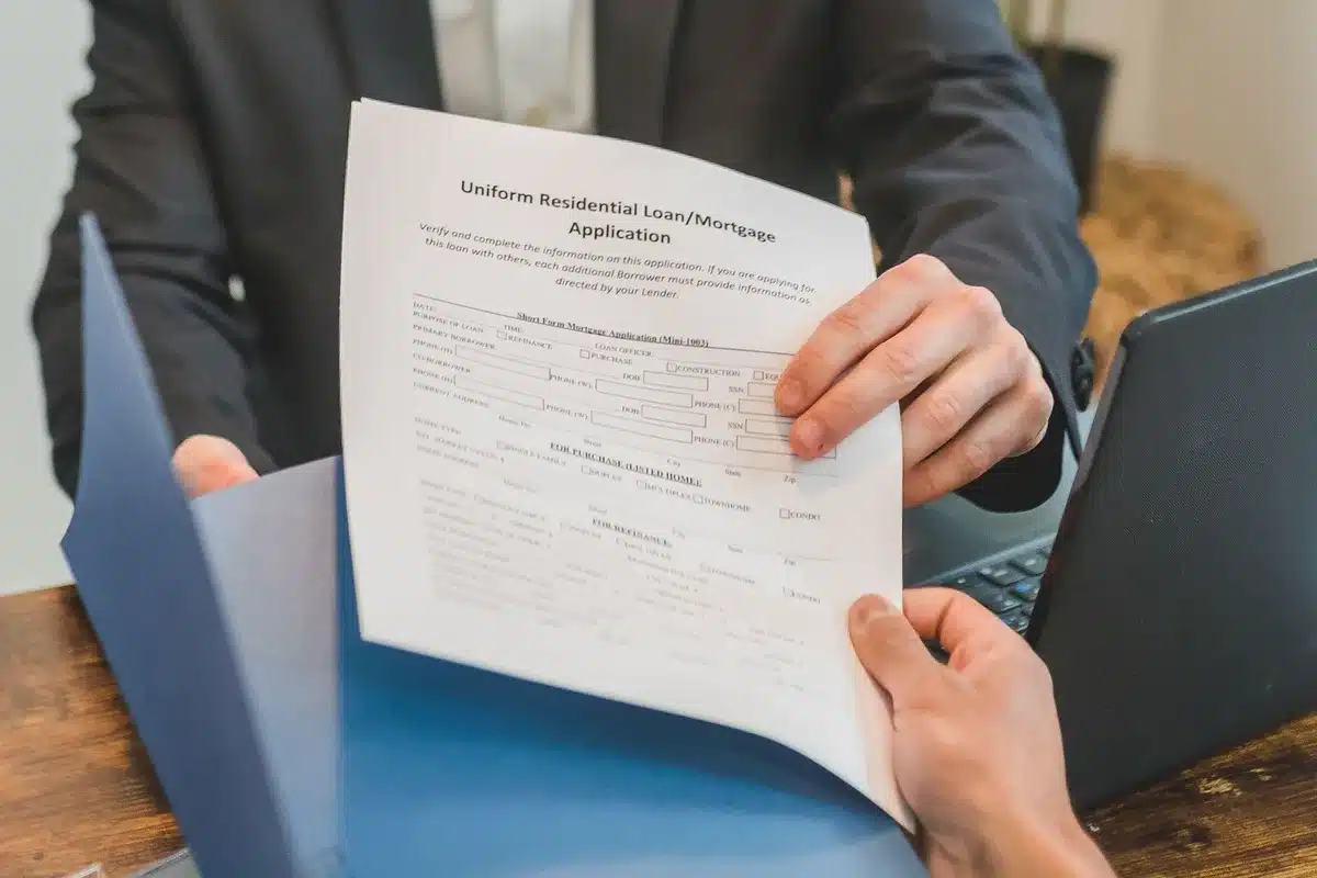 Dossier de candidature locative avec documents officiels et justificatifs