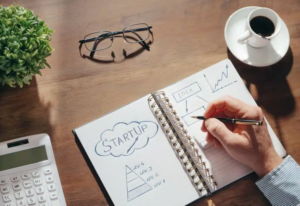 Documents administratifs et formulaires de création d'entreprise sur un bureau de travail