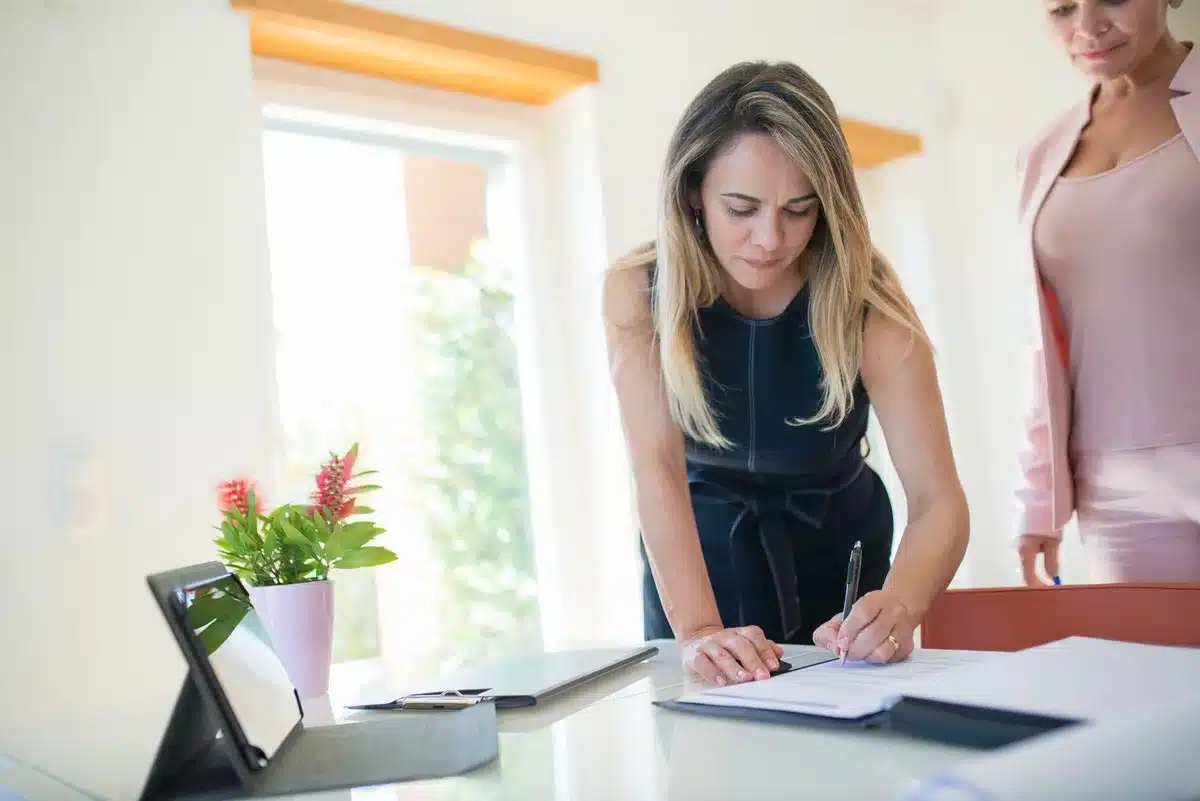 Documents d'immatriculation et formulaires administratifs pour créer une micro-entreprise