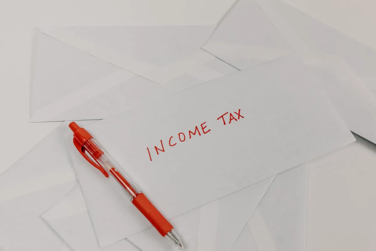 Document d'imposition avec plafonds de ressources et calcul du revenu fiscal