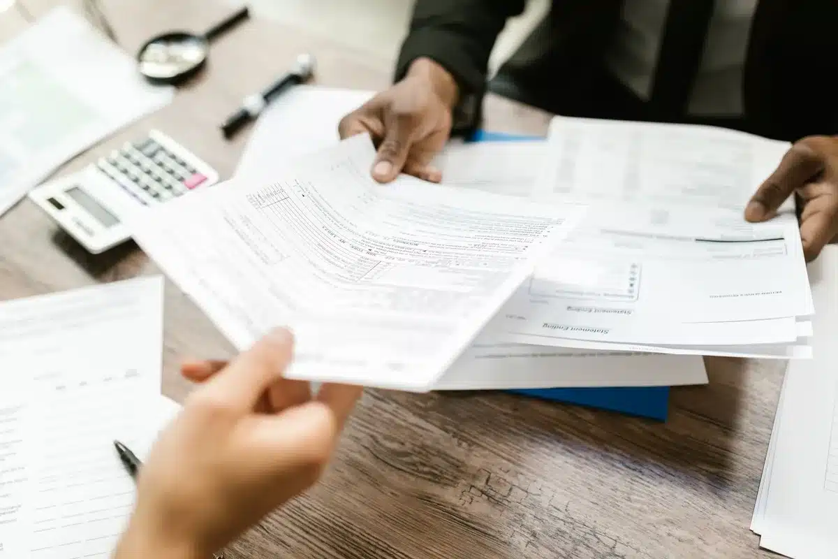 Documents administratifs et avis d'imposition relatifs aux taxes immobilières