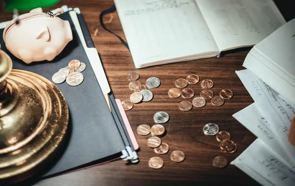 Documents de planification financière avec un apport personnel préparé