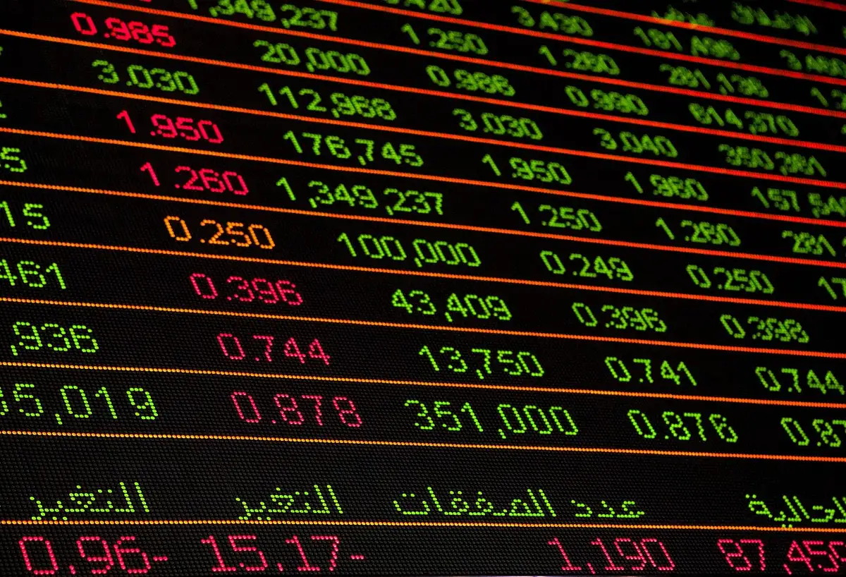 Documents financiers et graphique montrant dividendes et plus‑values