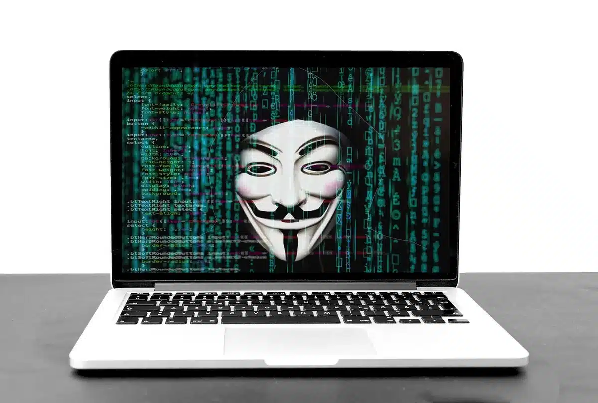 Interface de site frauduleux imitant une plateforme de trading légitime