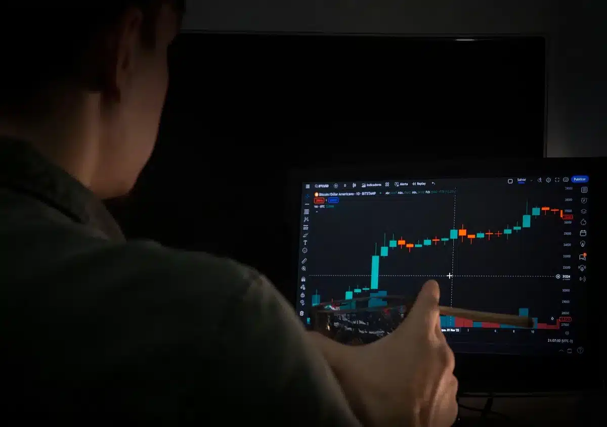 Représentation numérique de Bitcoin avec symboles de croissance financière et d'investissement