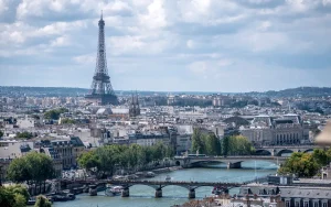 Immobilier à Paris : combien de m² peut‑on acheter avec 1 000 € par mois ?