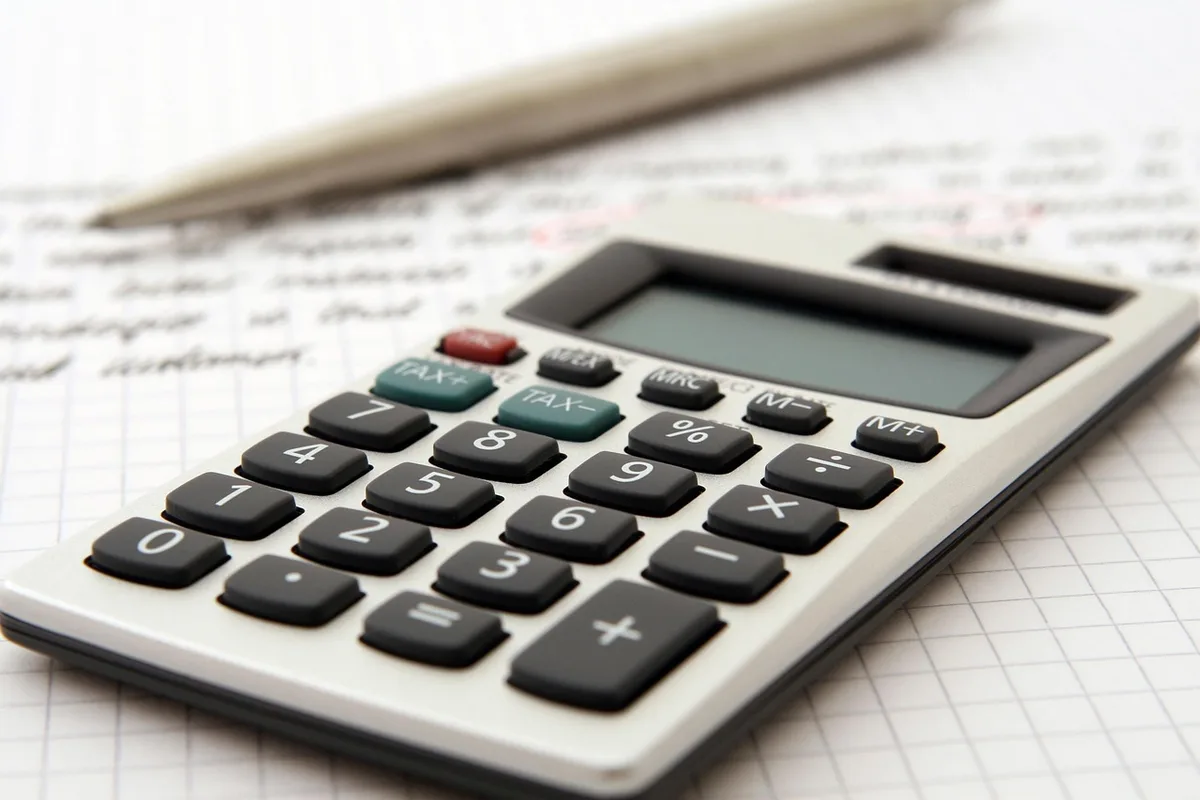 Documents et calculatrice expliquant le fonctionnement d'un Plan d'Épargne Retraite